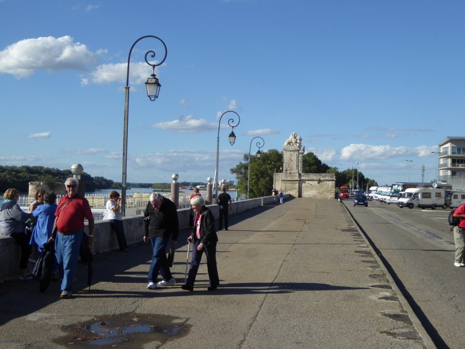 arles2_210